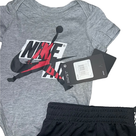 ✅NWT Jordan Nike Air 2 Piece Infant Set, Size 6 Months - Picture 2 of 4